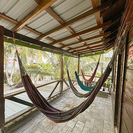 Bella'S Backpackers Hostel Caye Caulker Exterior foto