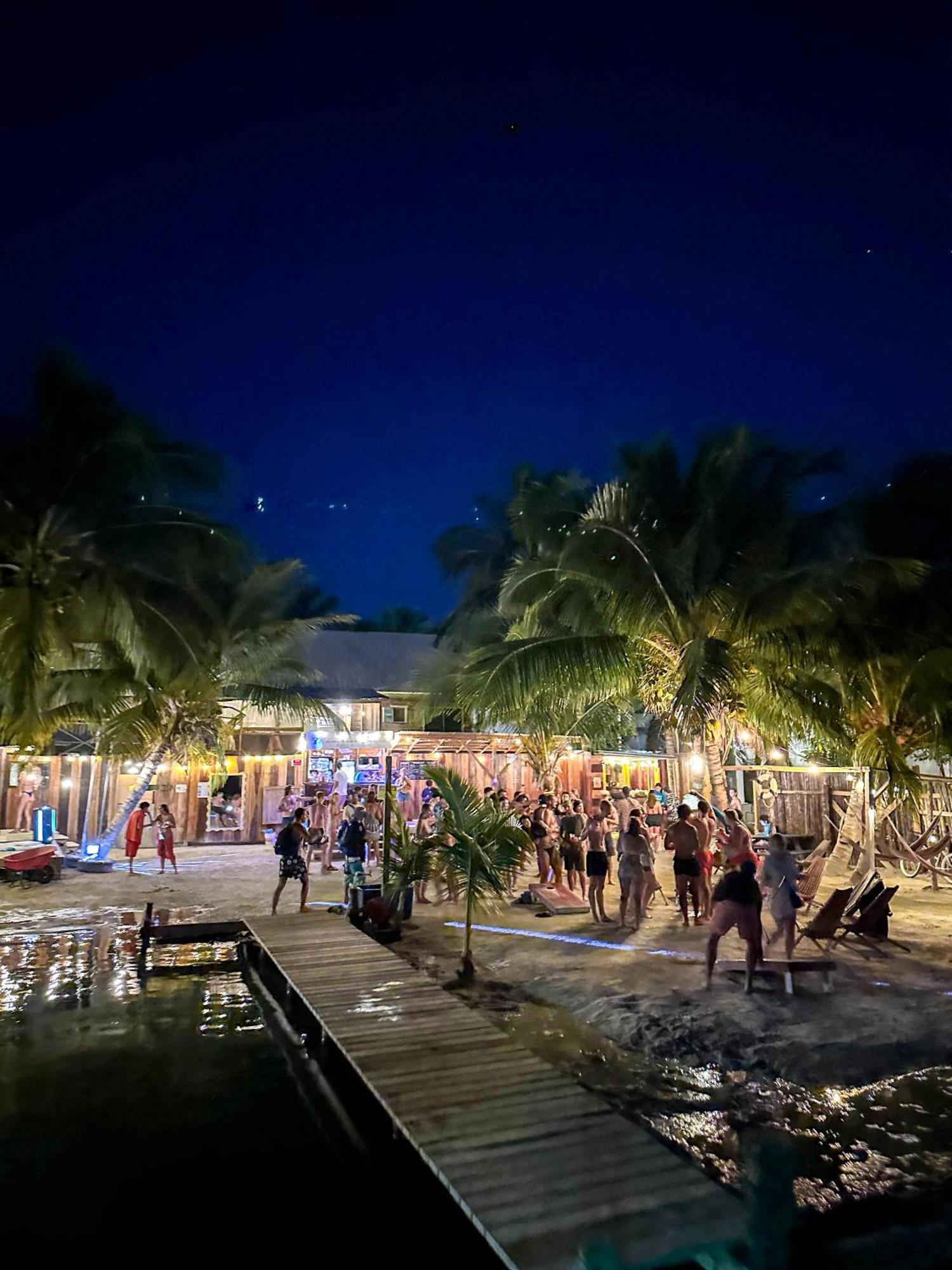 Bella'S Backpackers Hostel Caye Caulker Exterior foto