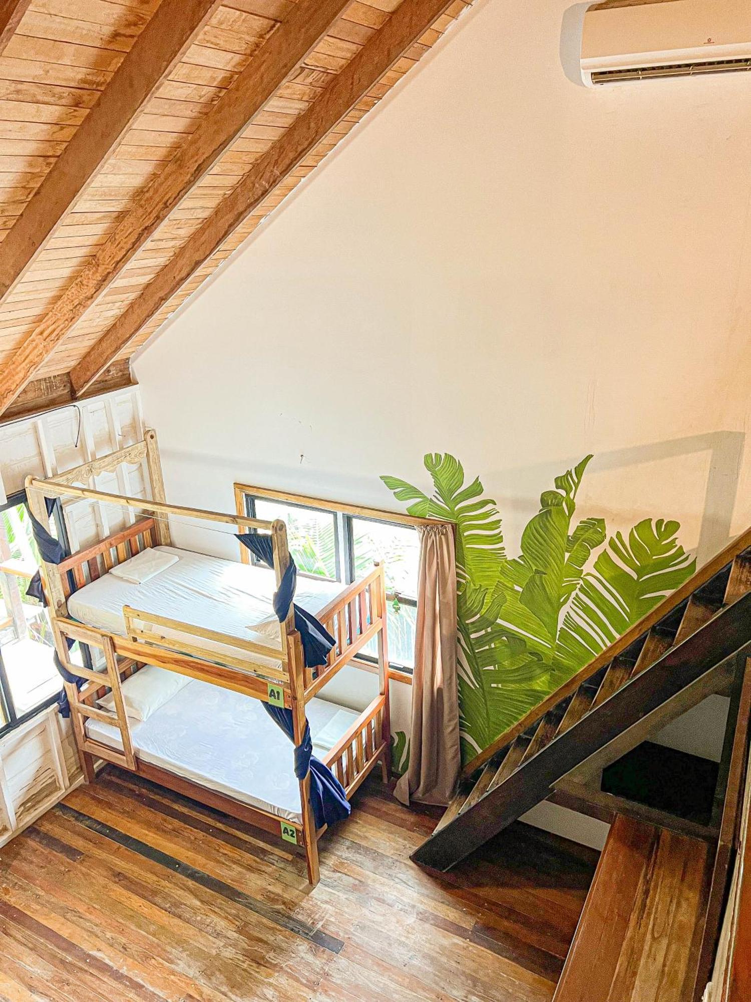 Bella'S Backpackers Hostel Caye Caulker Exterior foto