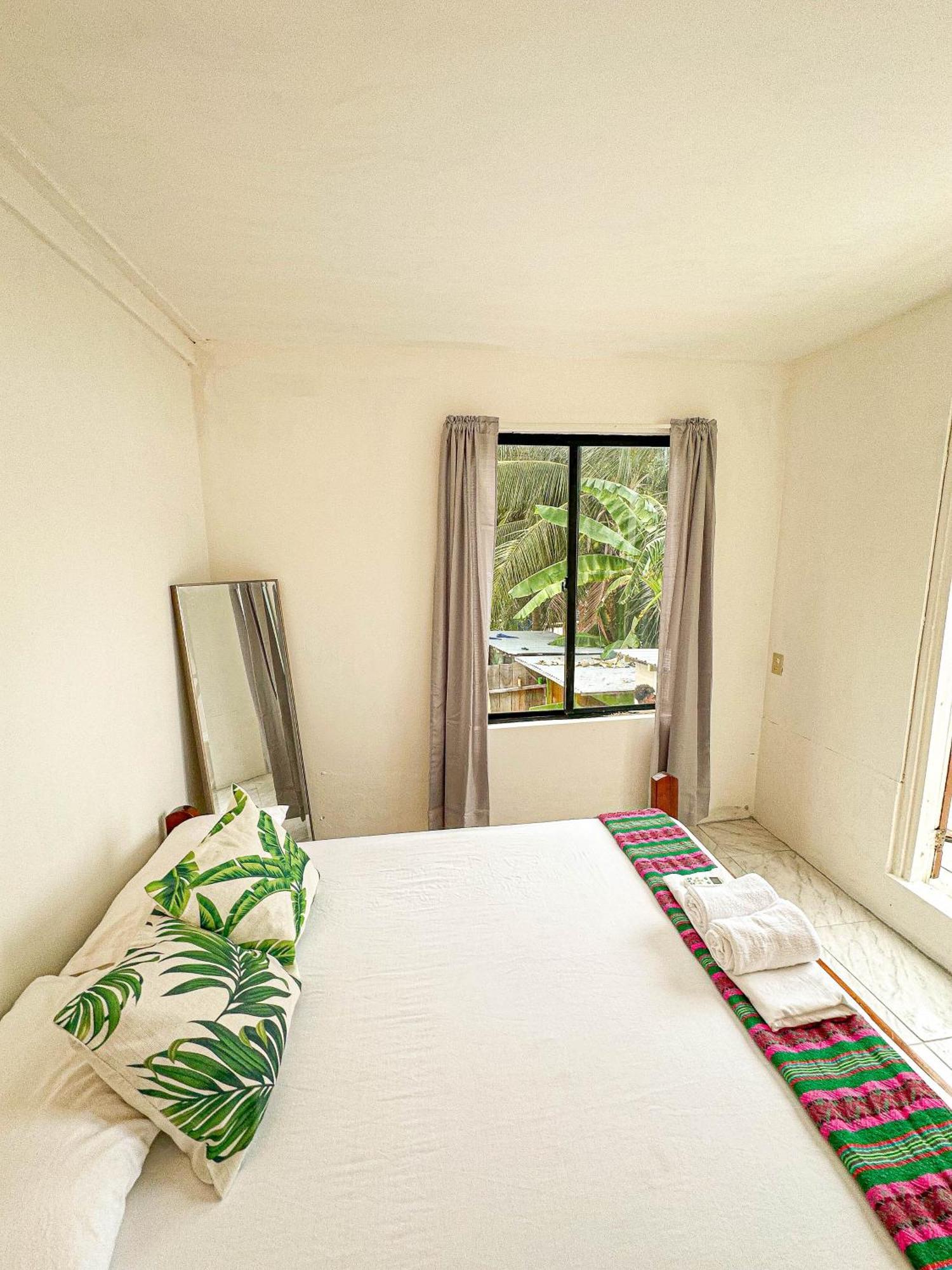 Bella'S Backpackers Hostel Caye Caulker Zimmer foto