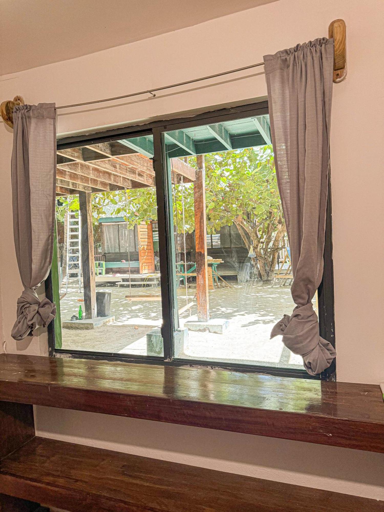 Bella'S Backpackers Hostel Caye Caulker Exterior foto